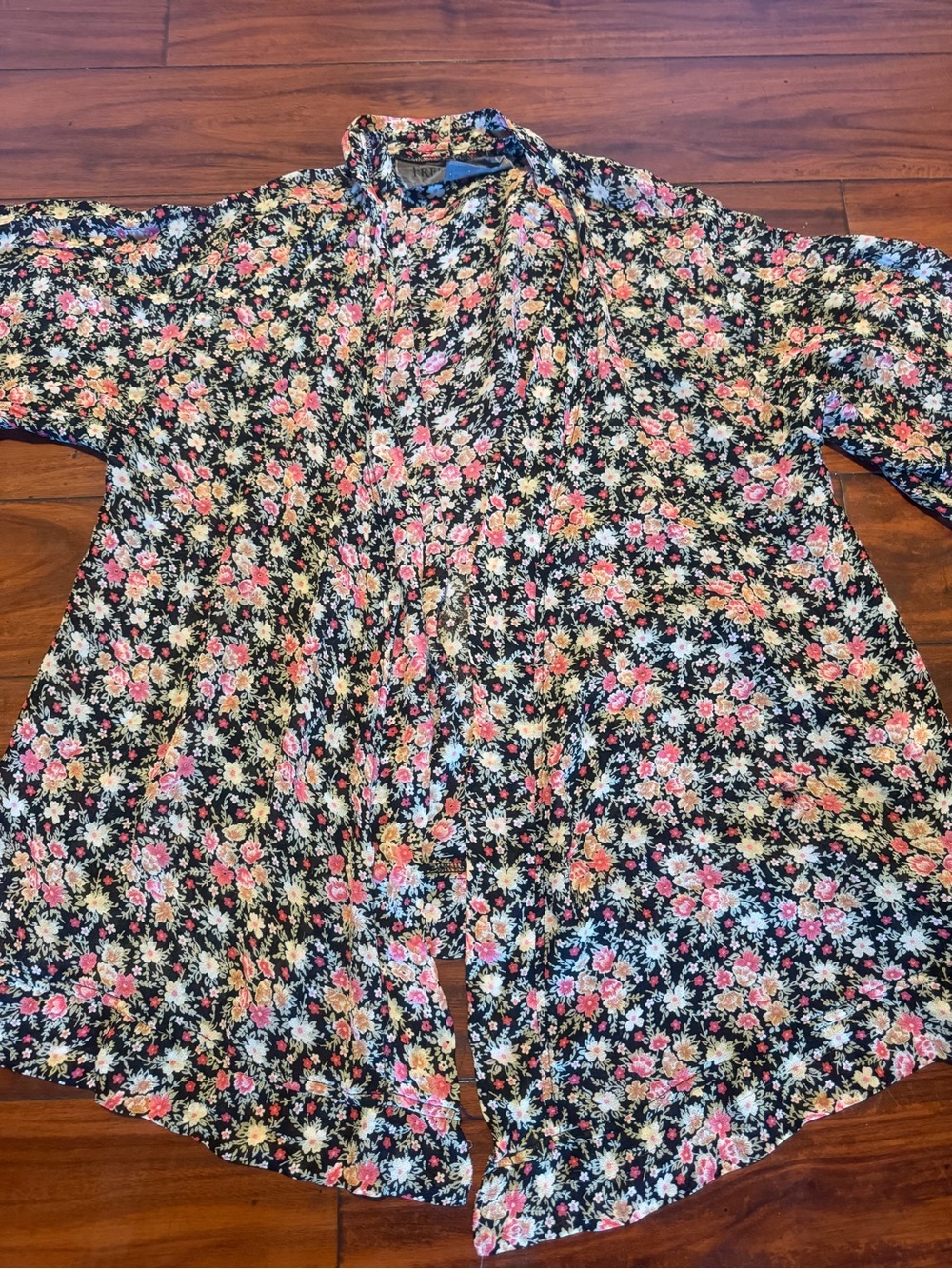 Free People Black Floral open Tunic with Pink & White Blossoms 100% Rayon Sz M - Picture 5 of 9